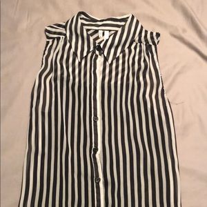 Small studio y button up tank